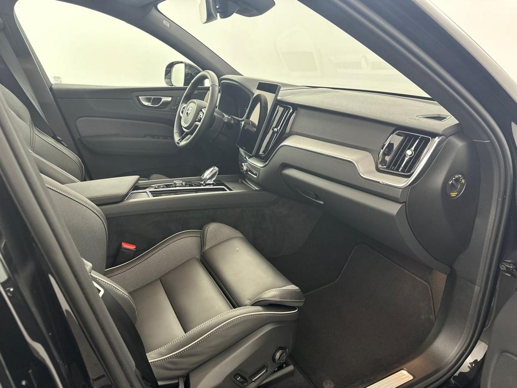 Volvo XC60 t8 455pk ultra black edition| pano| 360camera| hud| harman&kardo