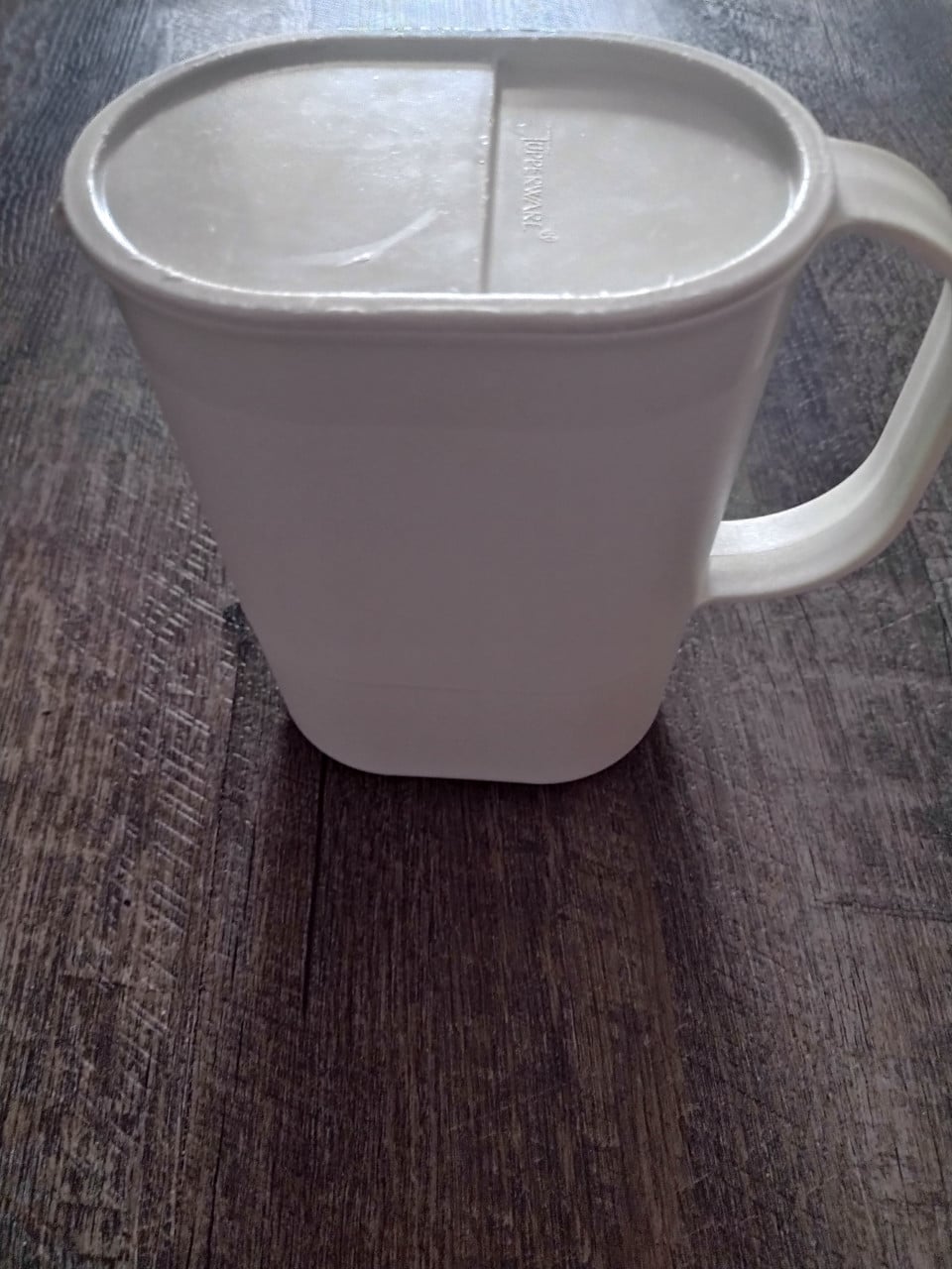 Tupperware kan voor sap bewaren afsluitbaar 1L