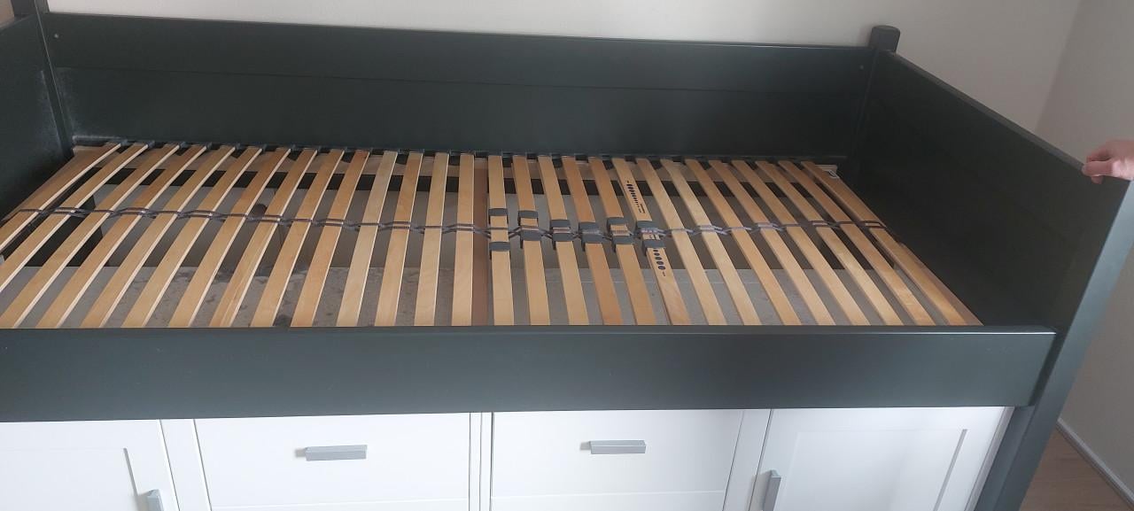 Half hoogslaper met opbergruimte
