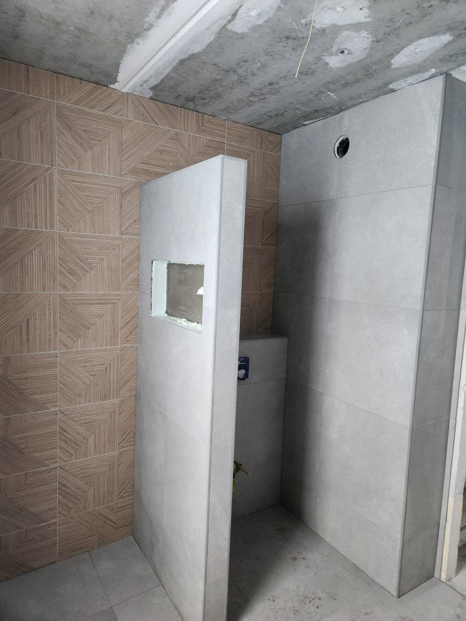 Tegelzetter nodig? Bel/app: 06 21937244 of Mail: jvbtegelzetter@gmail.com