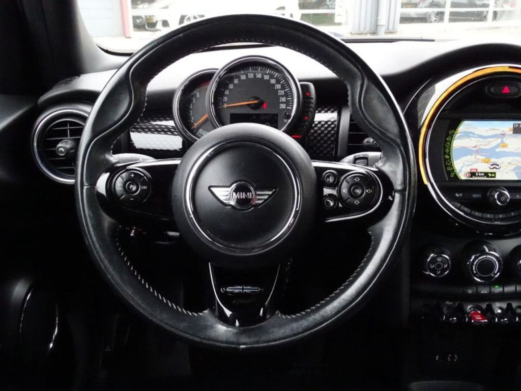 Mini Cooper mini 2.0 serious business 5-deurs | led | navi | 18"