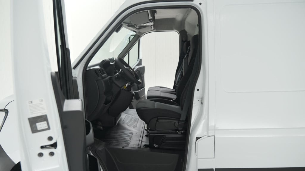 Renault Master t33 2.3 dci 135 l2h2 comfort | direct leverbaar | navigatie 
