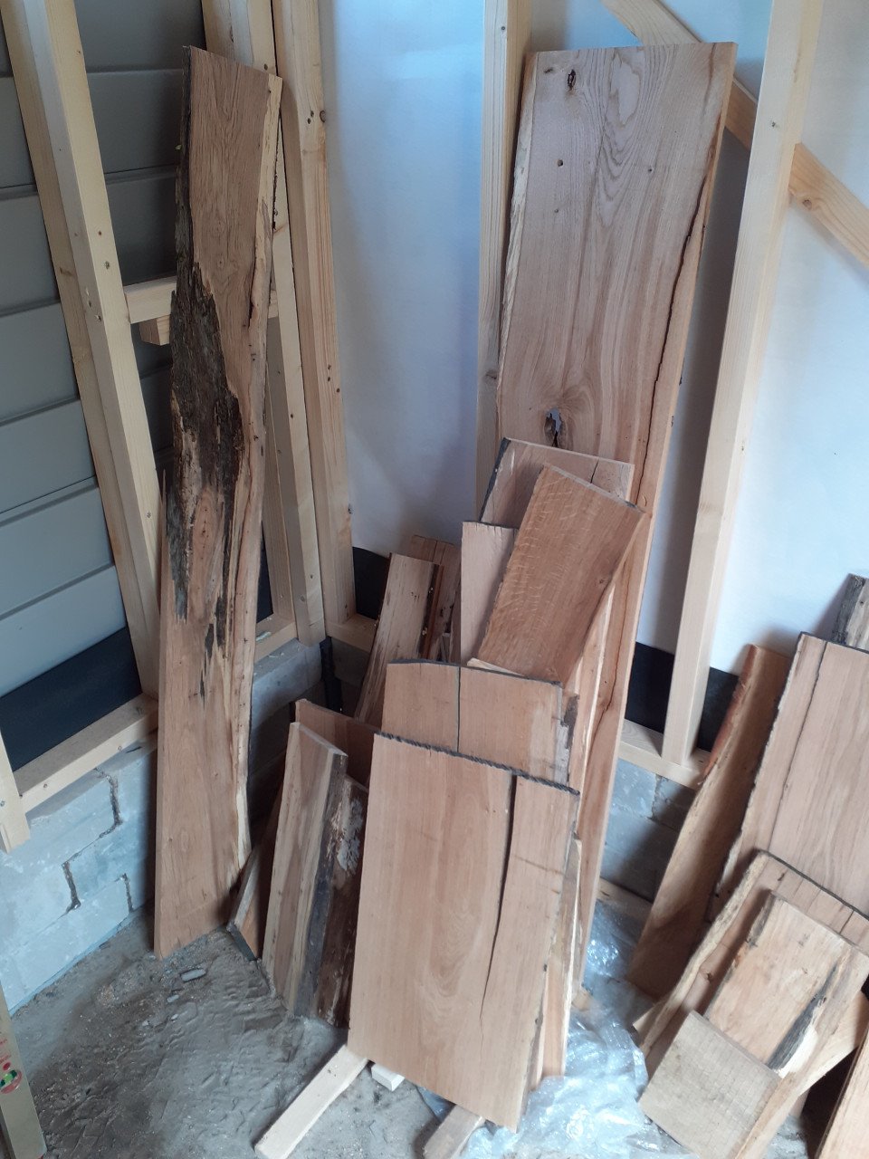 Te koop: stukken eikenhout.  Planken,  Schaaldelen.