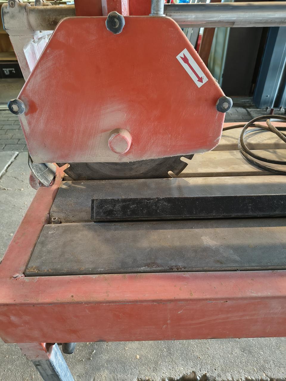 Tegelzaagmachine