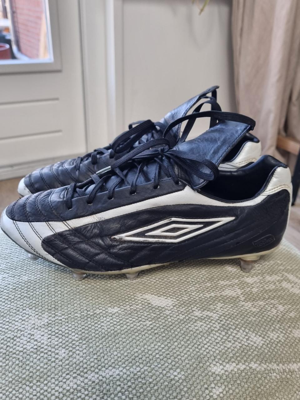 Voetbalschoenen mt 43