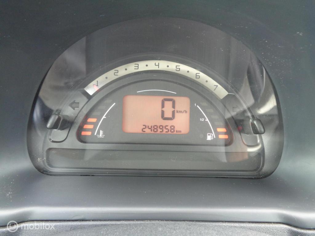Citroen C3 1.6i-16v exclusive/stuurbekr/airco/trekhaak/apk tot 10-10-2027