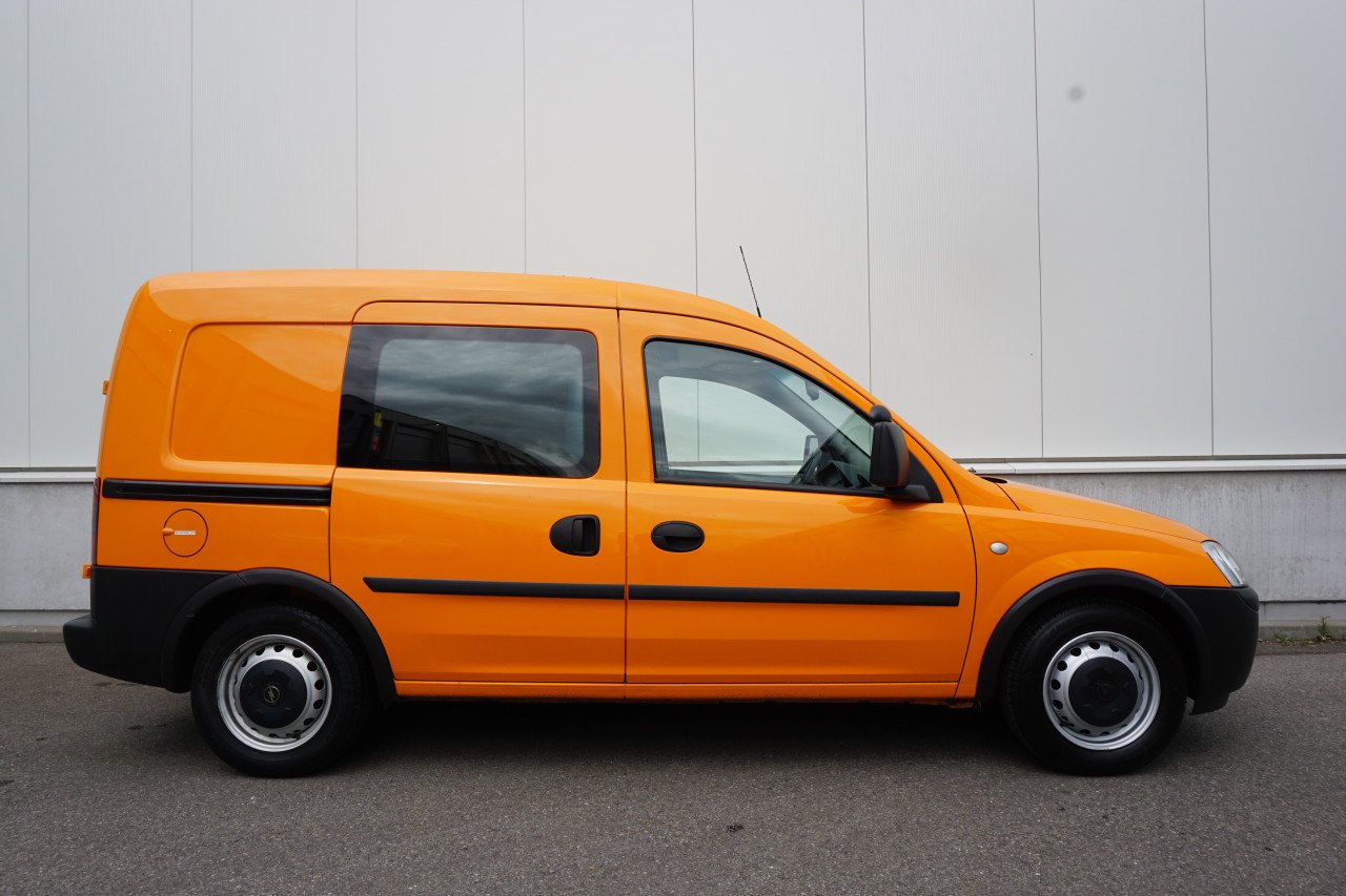 Opel Combo 1.6 Comfort - Nieuwstaat! / Benzine / Marge / Trekhaak / NAP