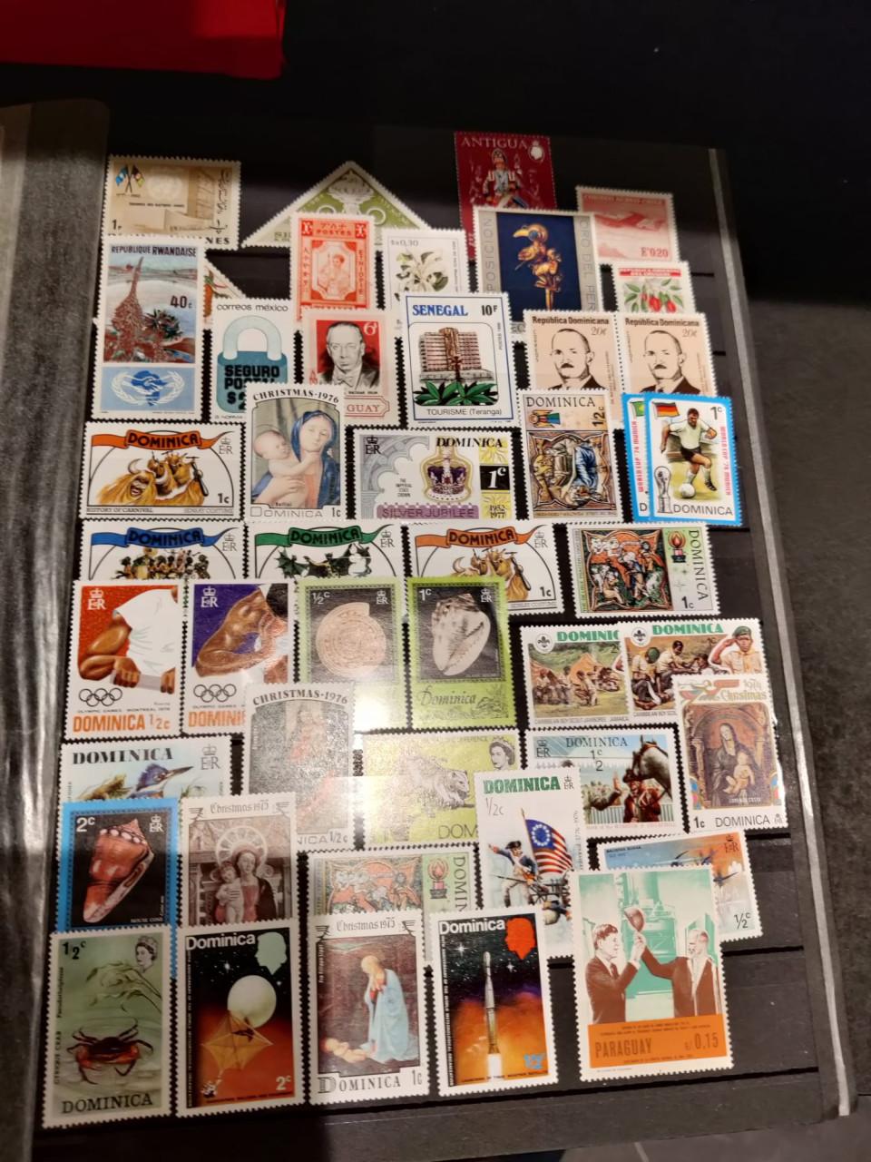 Nog mooi zwartbladig album vol met postfrisse zegels wereld!