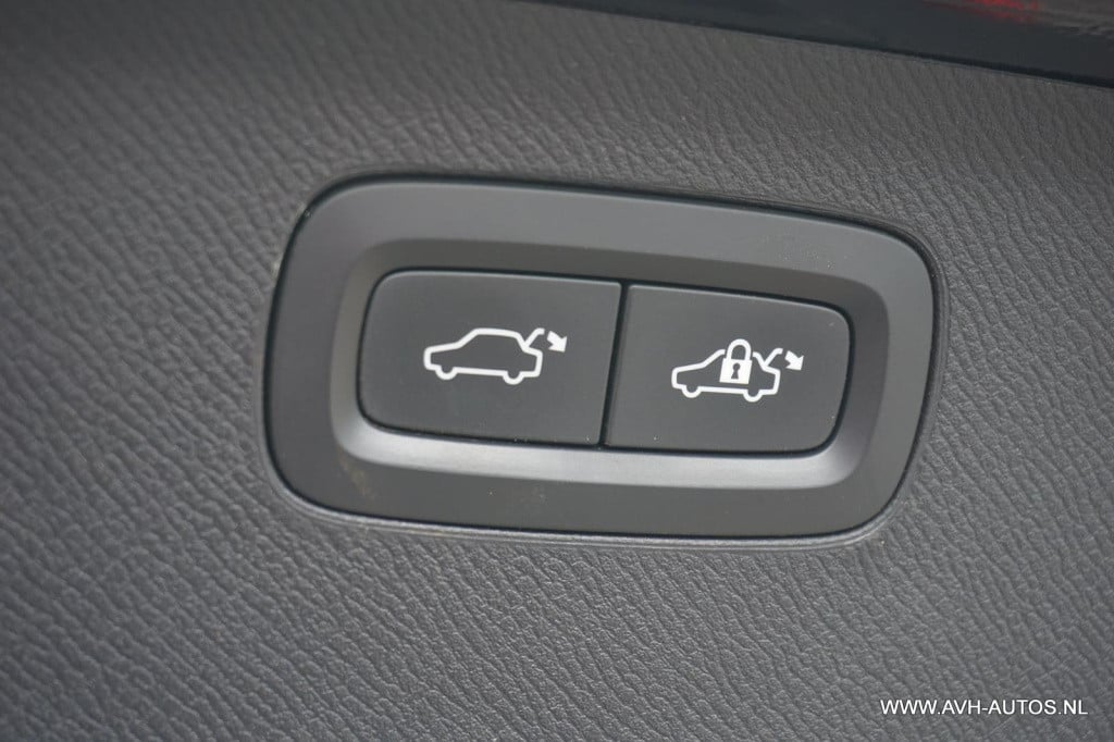 Volvo XC90 2.0 t8 twin engine awd momentum