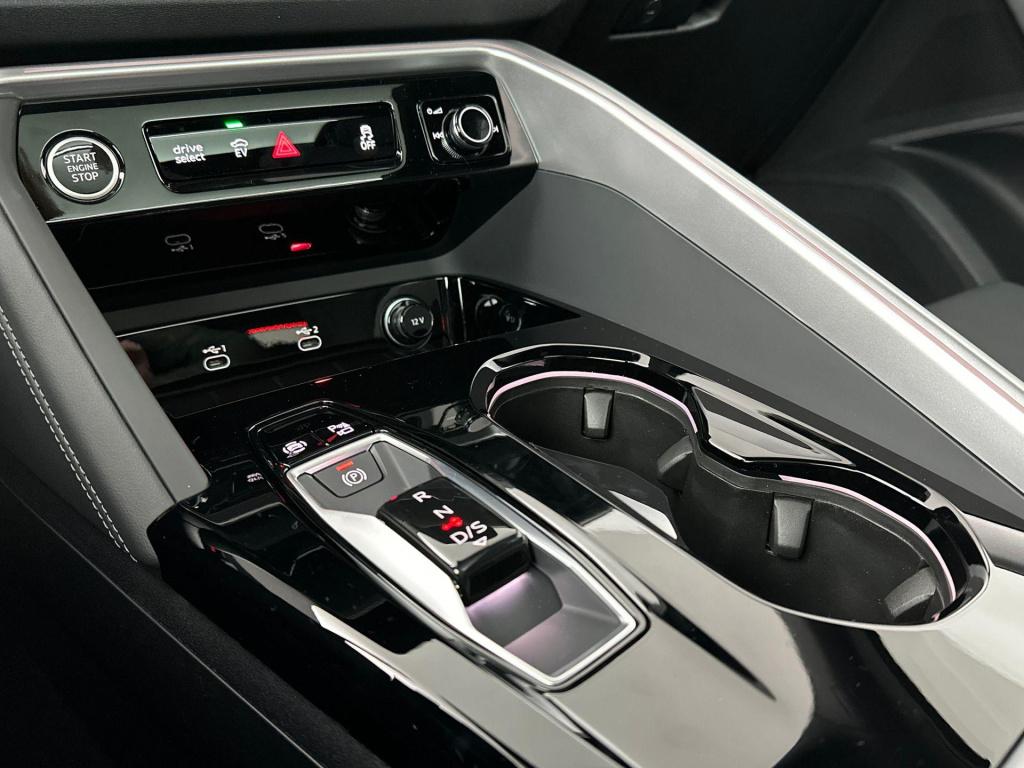 Audi Q5 s edition competition e-hybrid 270 kw / 367 pk suv