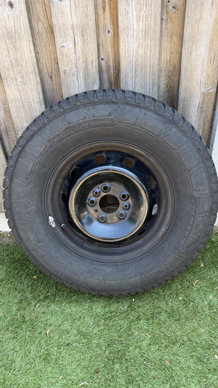 4x Michelin camperbanden met stalen velgen 225/75/R16