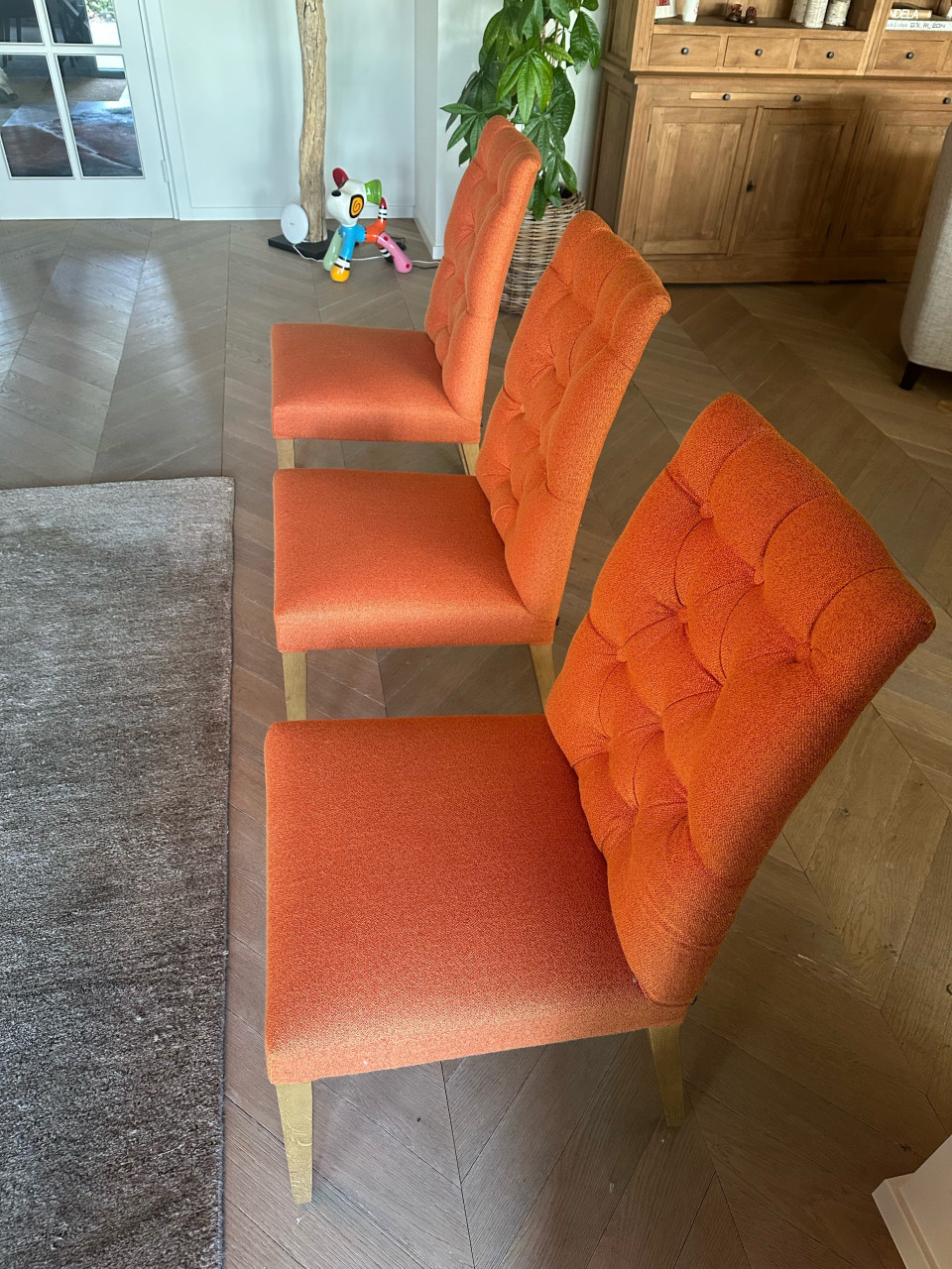 Zeer nette eettafel met 6 stoelen