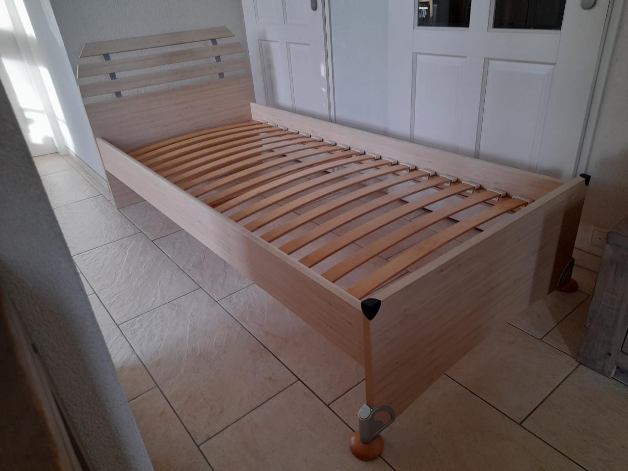 1 persoons bed 90 x 200 (in goede staat )