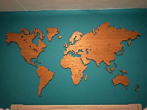 Houten wereldkaart van Cityshapes