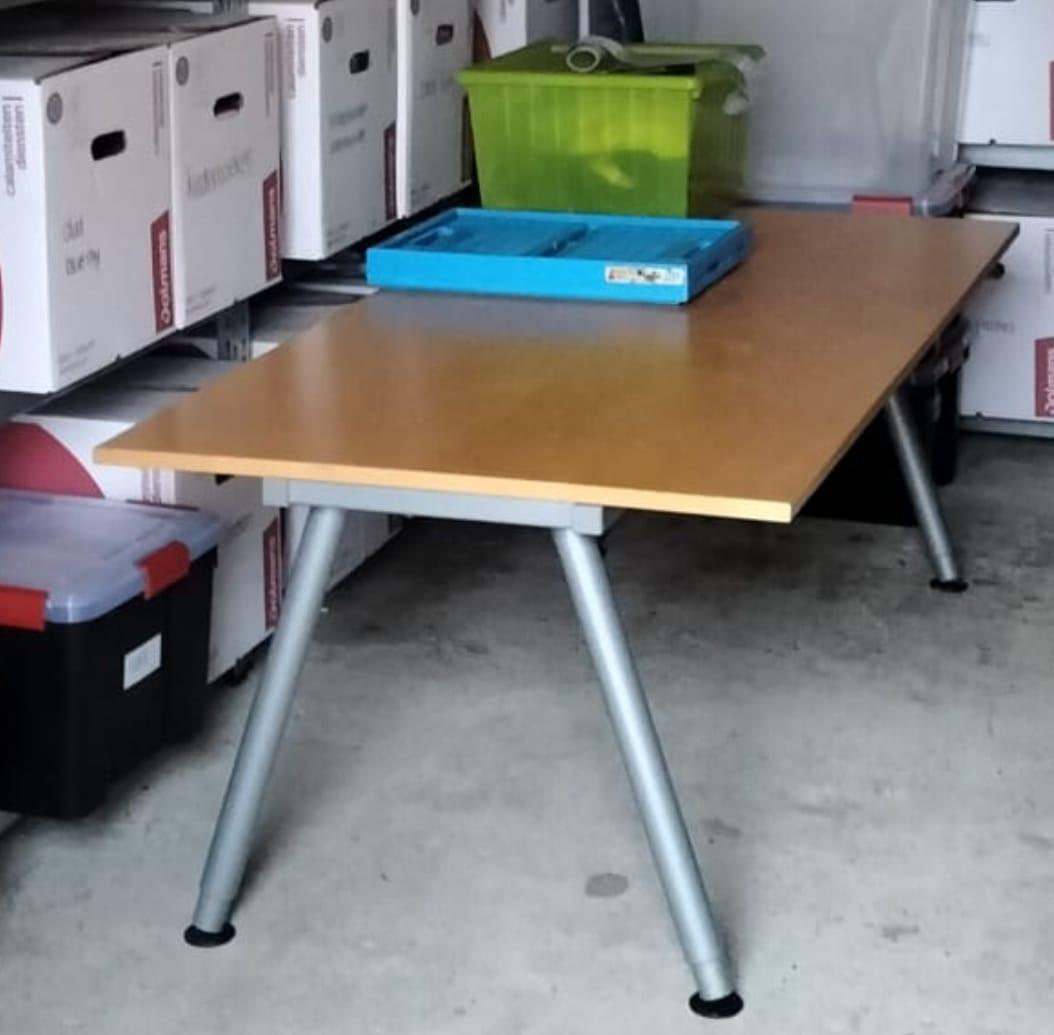 Bureau/tafel in hoogte verstelbaar