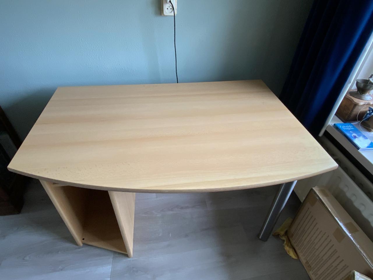 Licht kleurig bureau