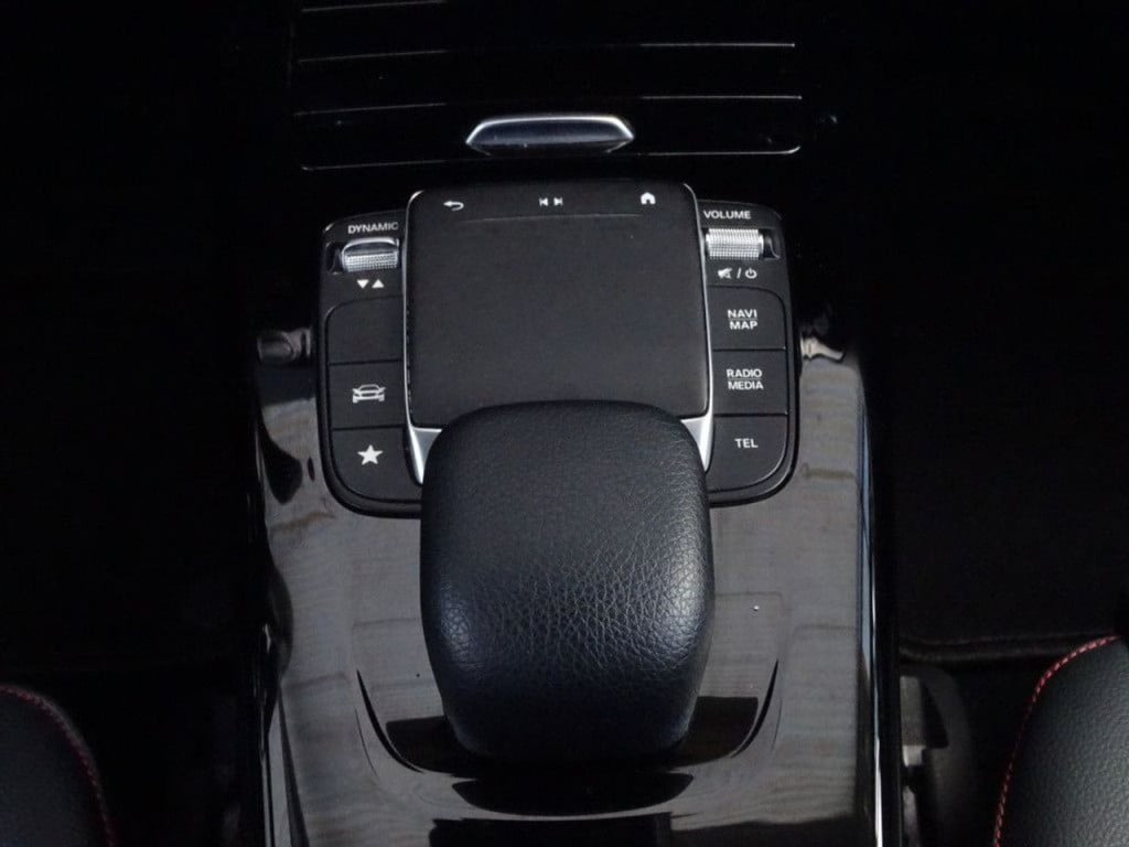 Mercedes-Benz A-Klasse 180 business solution widescreen cockpit