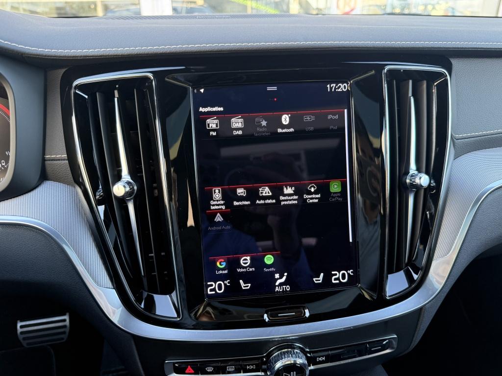 Volvo V60 t6 398pk recharge r-design| panodak| adap.cruise| 360camera| sty