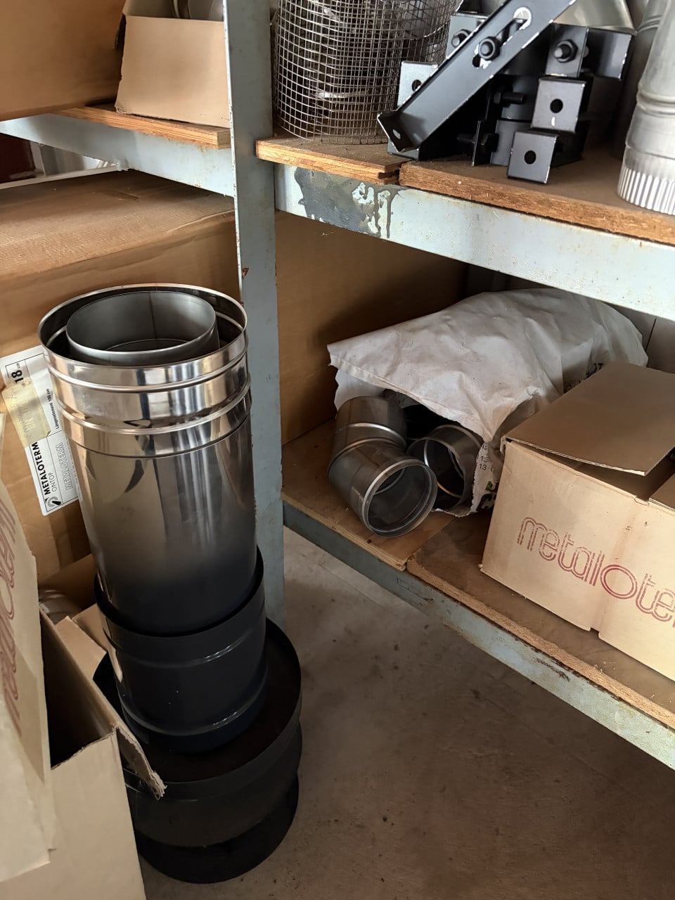 Partij schoorstenen + bochten + verloopstukken etc.