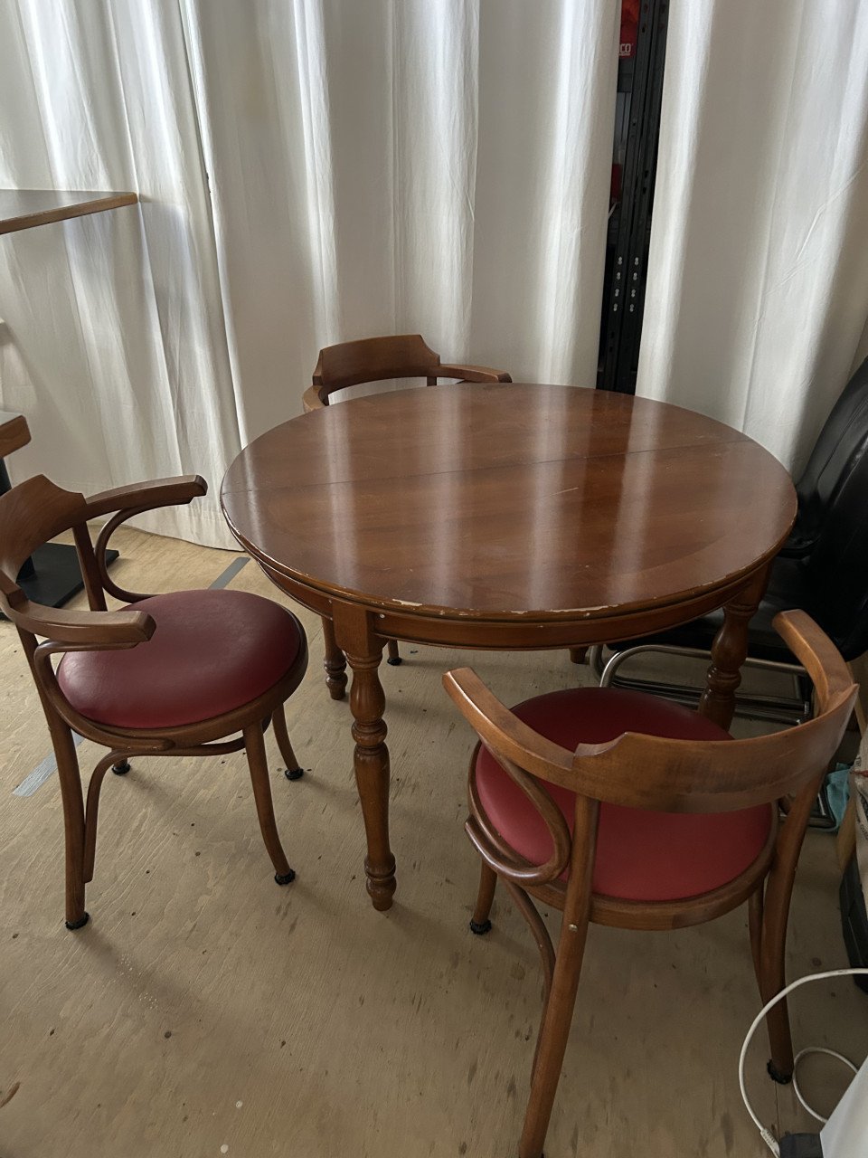 Café tafel met 4 Hutten stoelen