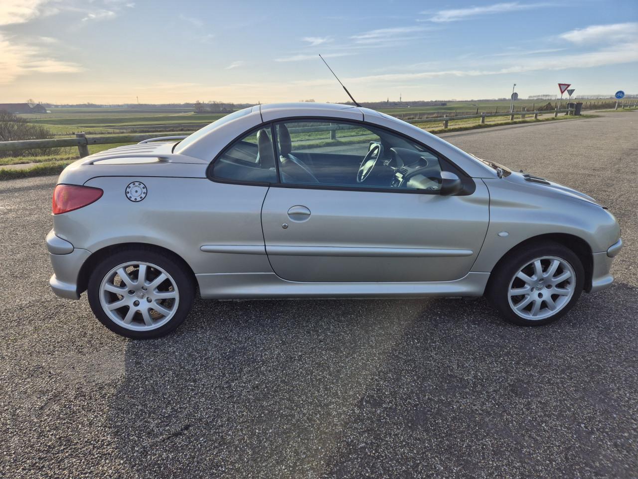 Peugeot 206 CC 1.6-16V Cabrio