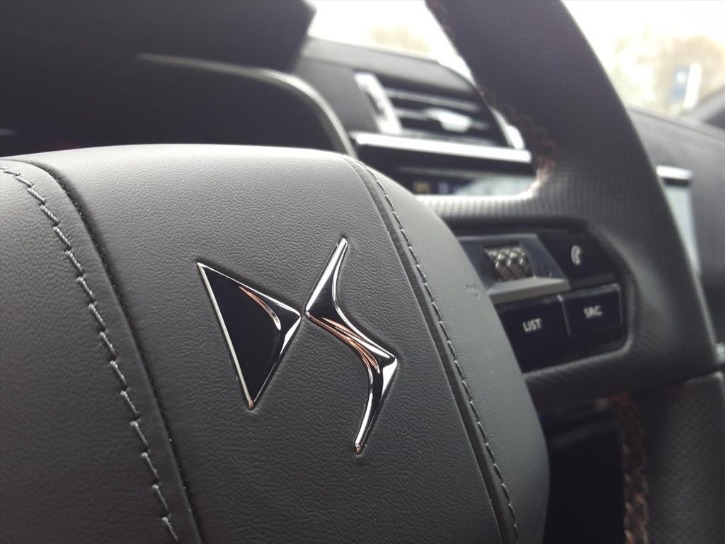 Ds Ds 7 1.6 e-tense hybride 300pk 4x4 automaat(t8) performance line+|navi|b