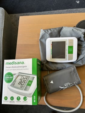 Te koop bloeddrukmeter.