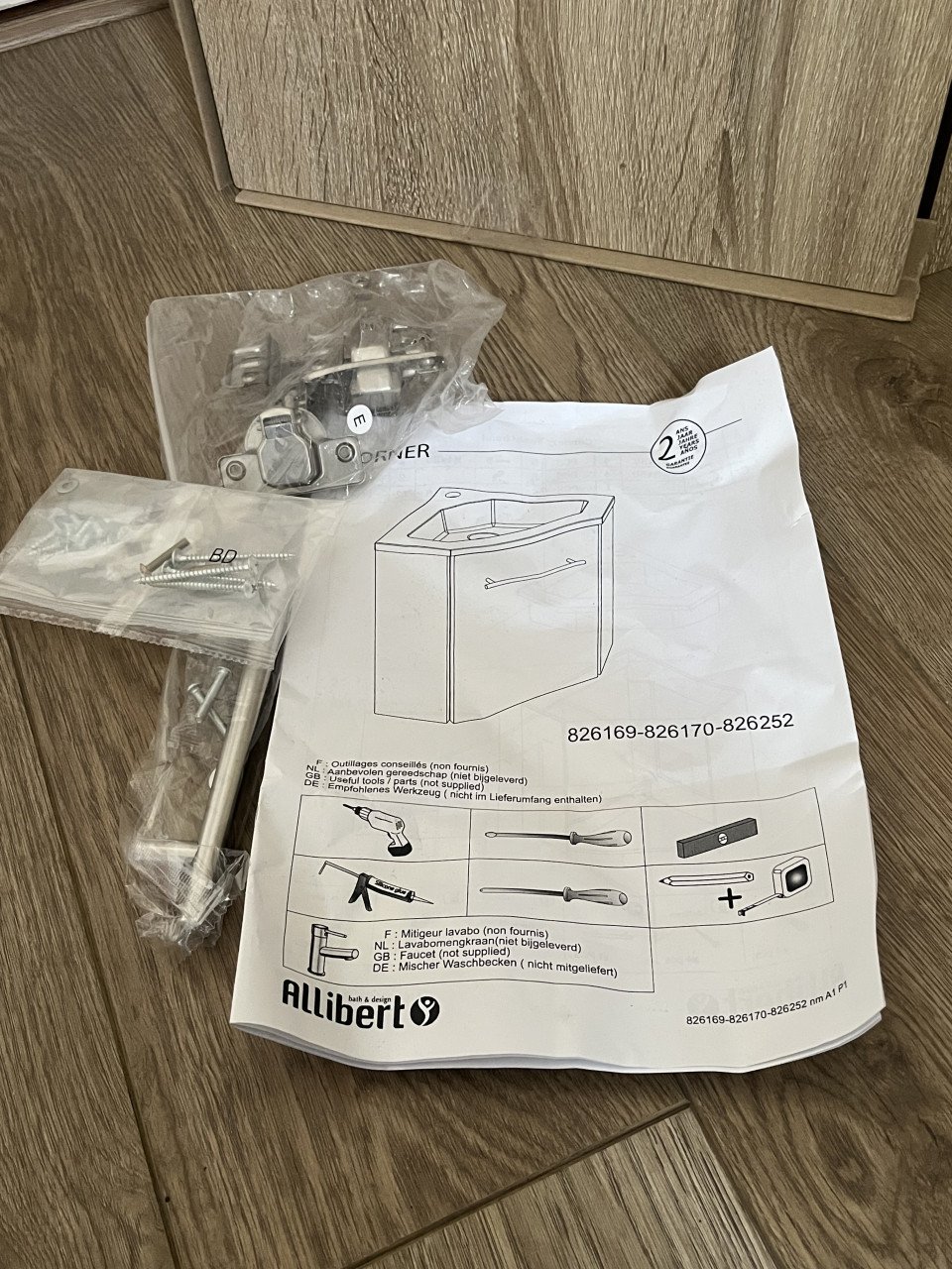 Allibert hoekkastje voor toilet of badkamer
