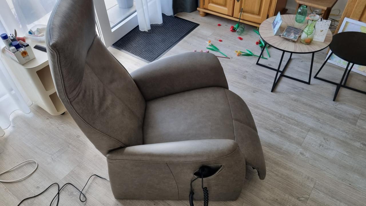 Relaxfauteuil / sta op stoel