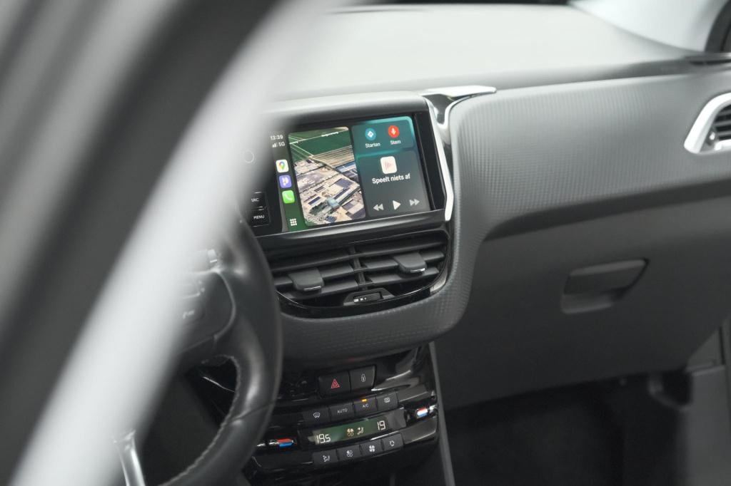 Peugeot 2008 puretech 110 allure | trekhaak | apple carplay | parkeersensor