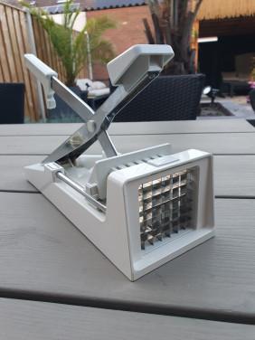 Zeer nette witte vintage brabantia maitre frietsnijder...