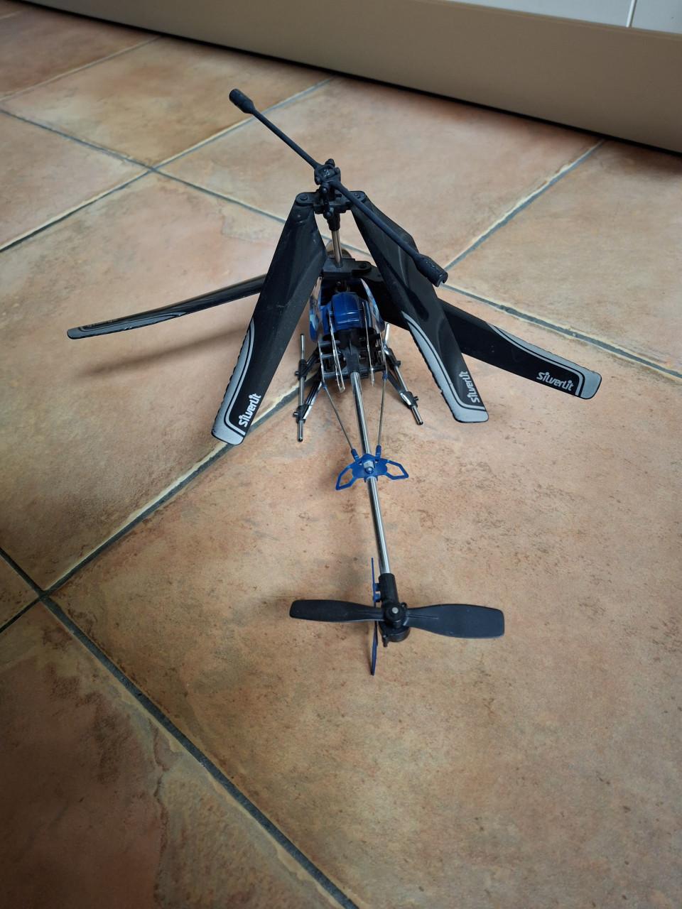 Op afstand bestuurbare helikopter