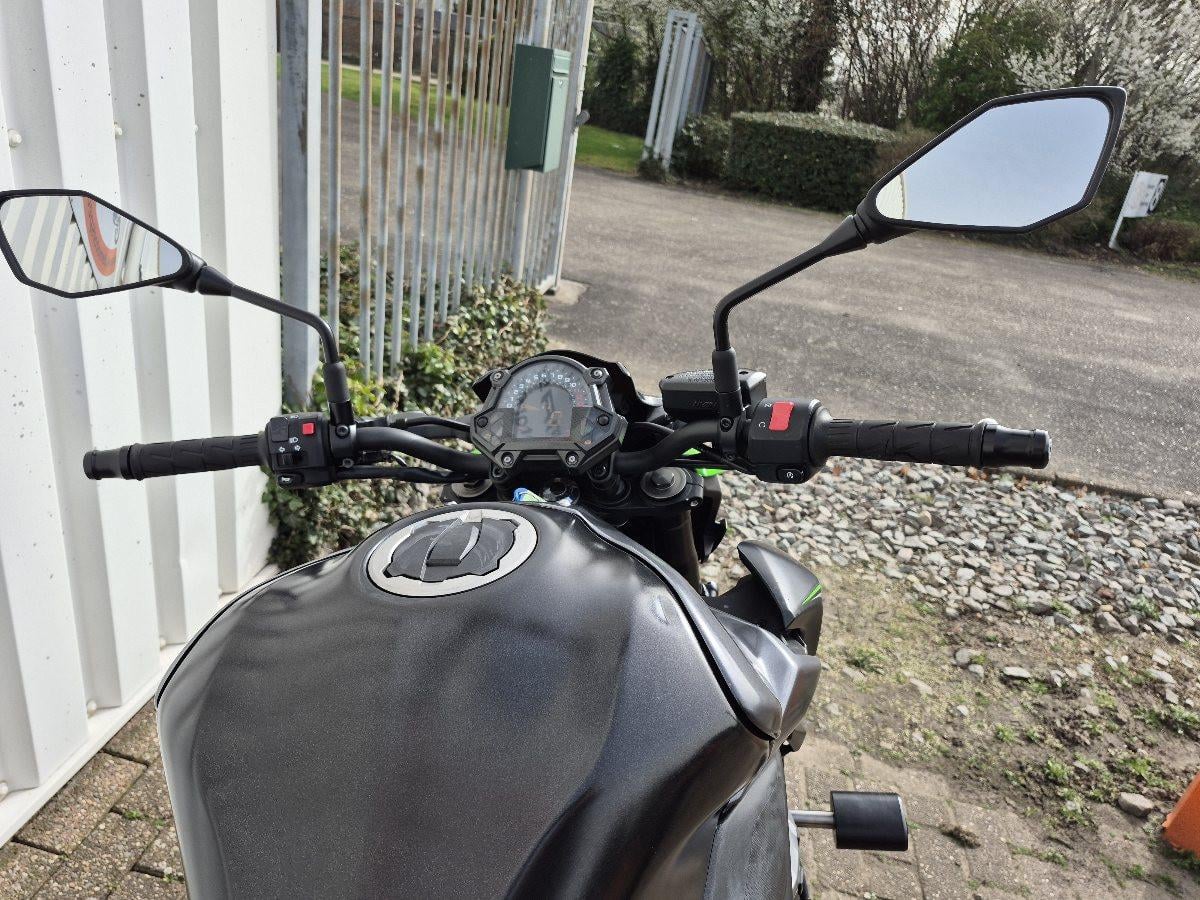 Kawasaki Z900 Akrapovic uit 2019, stoere naked bike