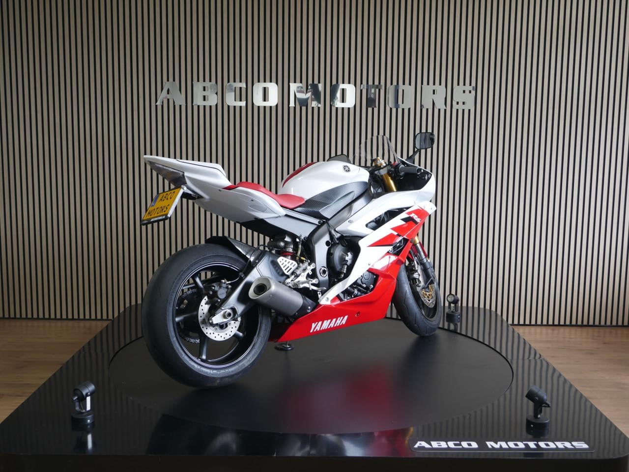 YAMAHA YZF R6