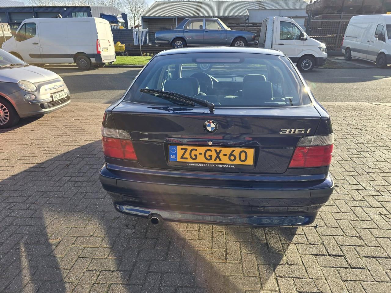 BMW 316i Compact – Automaat