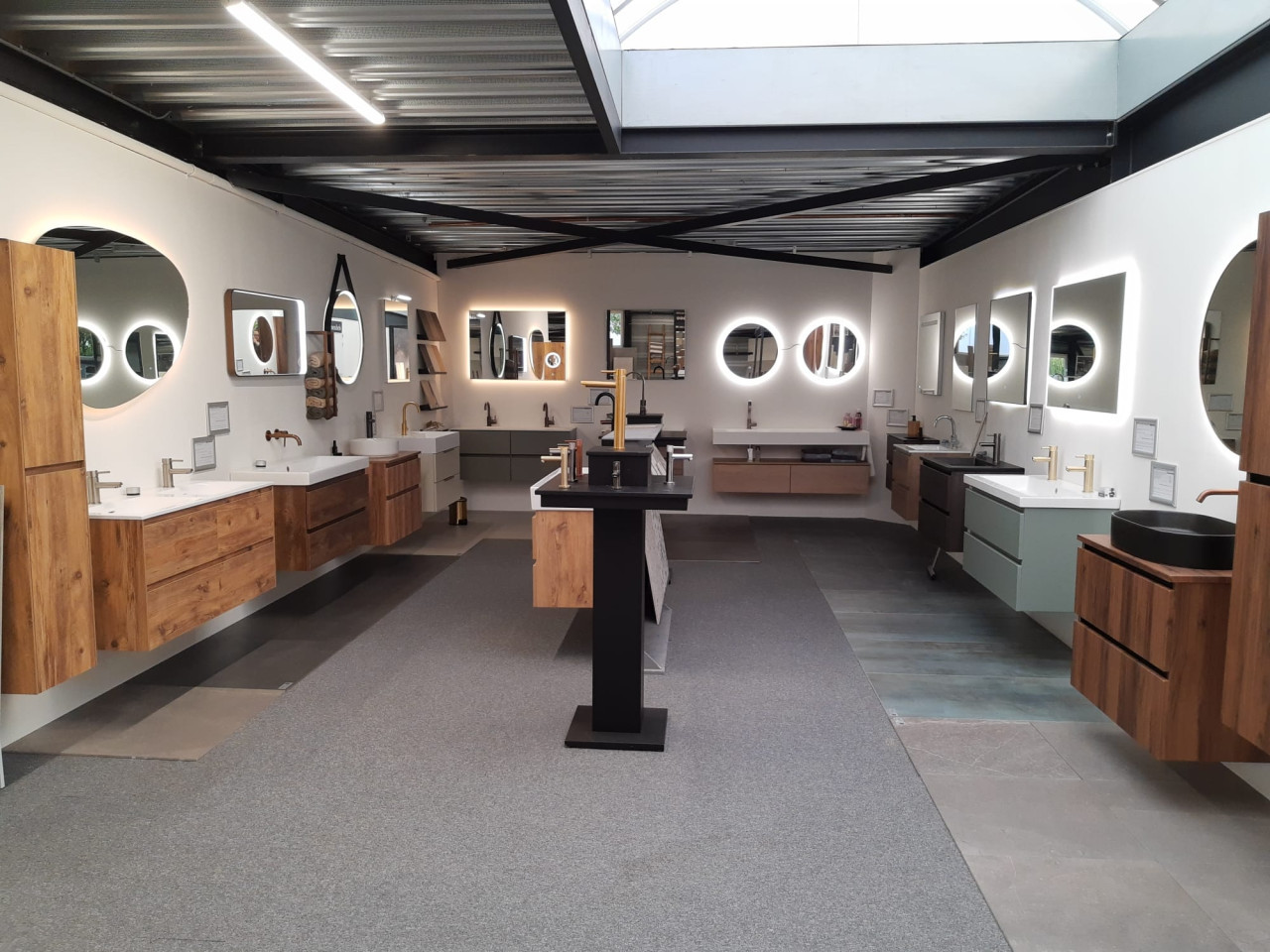 3030-162 ca 7,5 m² zwartbruine houtlook tegels, 20x120 cm, van € 59,96 voor