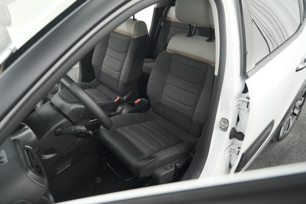 Citroen C3 puretech 82 shine | camera | stoelverwarming | apple carplay | 1