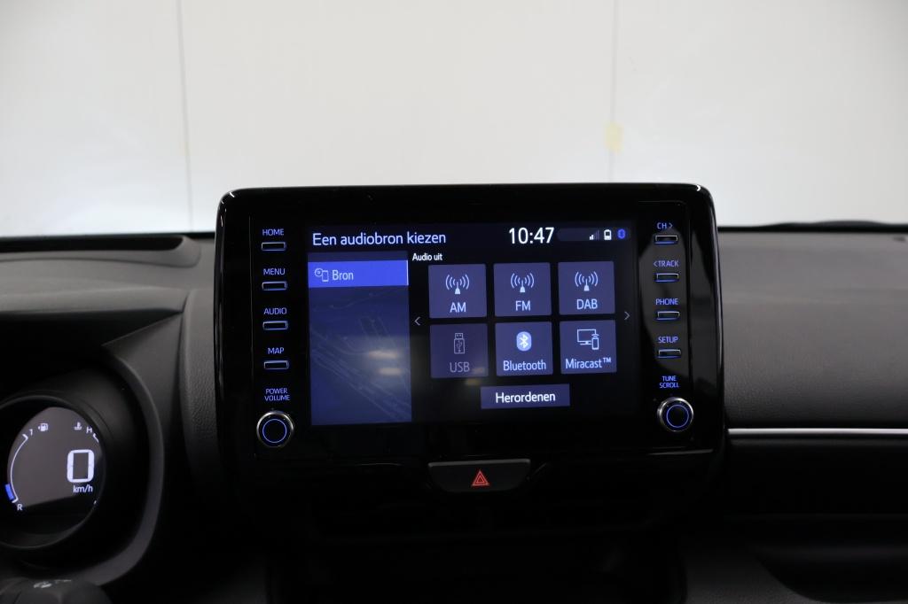 Toyota Yaris 1.5 hybrid style | pdc | head-up | dodehoek | draadloos laden