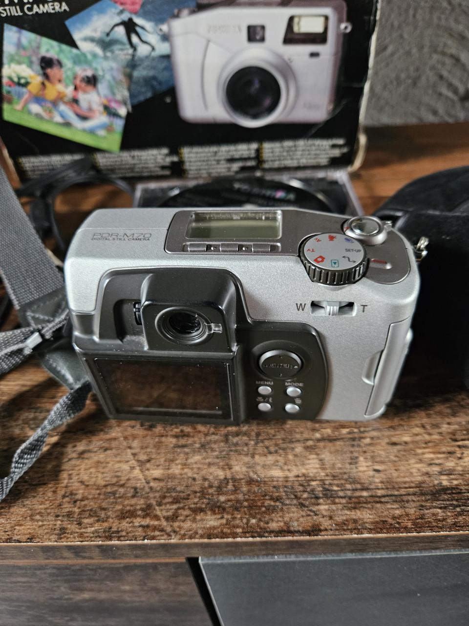 Zgan Toshiba PDR-M70 Digitale Camera met 3.3MP en 3x Zoom