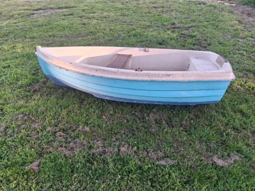 Polyester boot roeiboot in goede staat-2.2 meter-event. met 2.5pk Yamaha