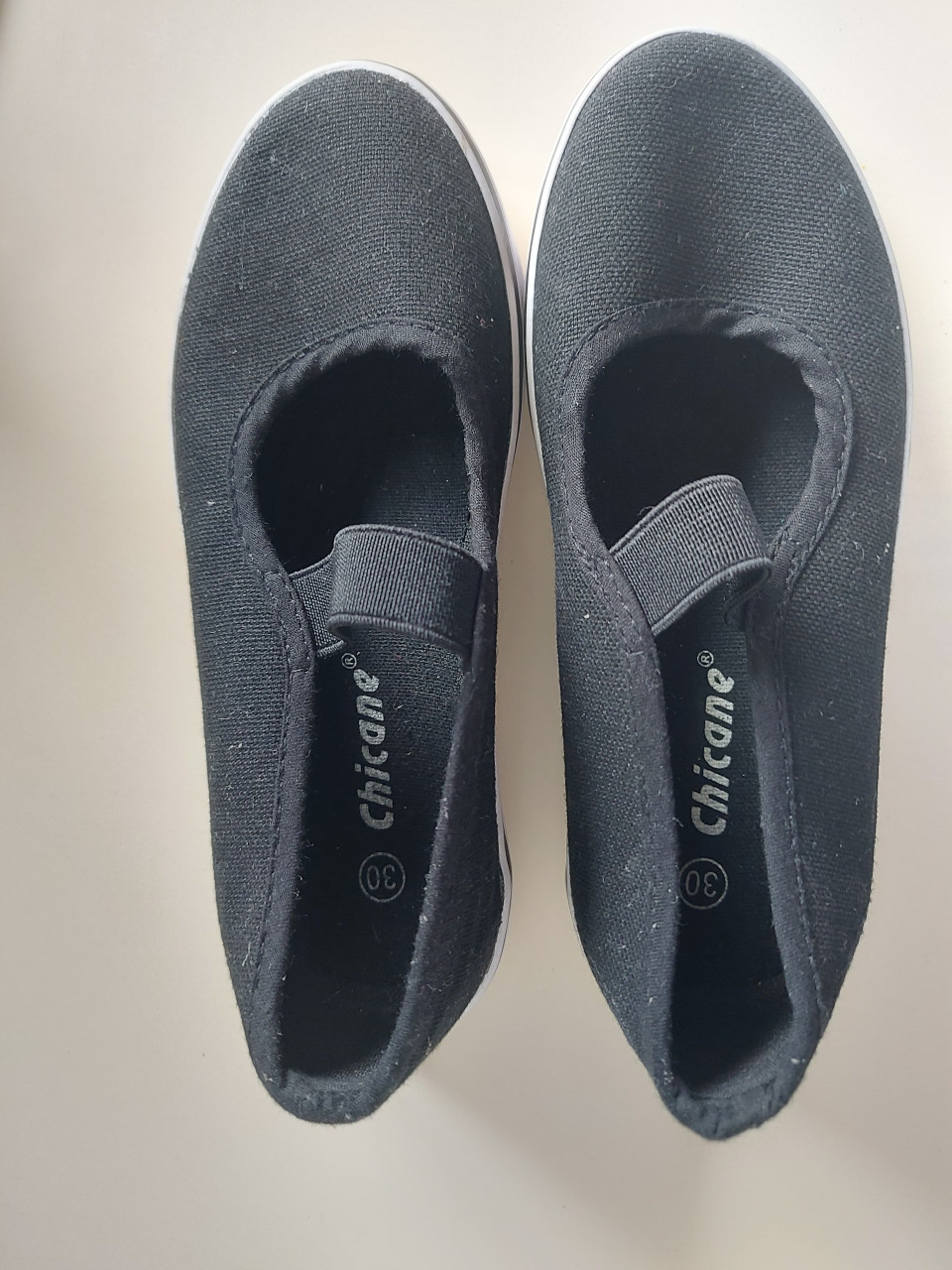 Zo goed als nieuwe gymschoenen maat 30 zwart €2,-
