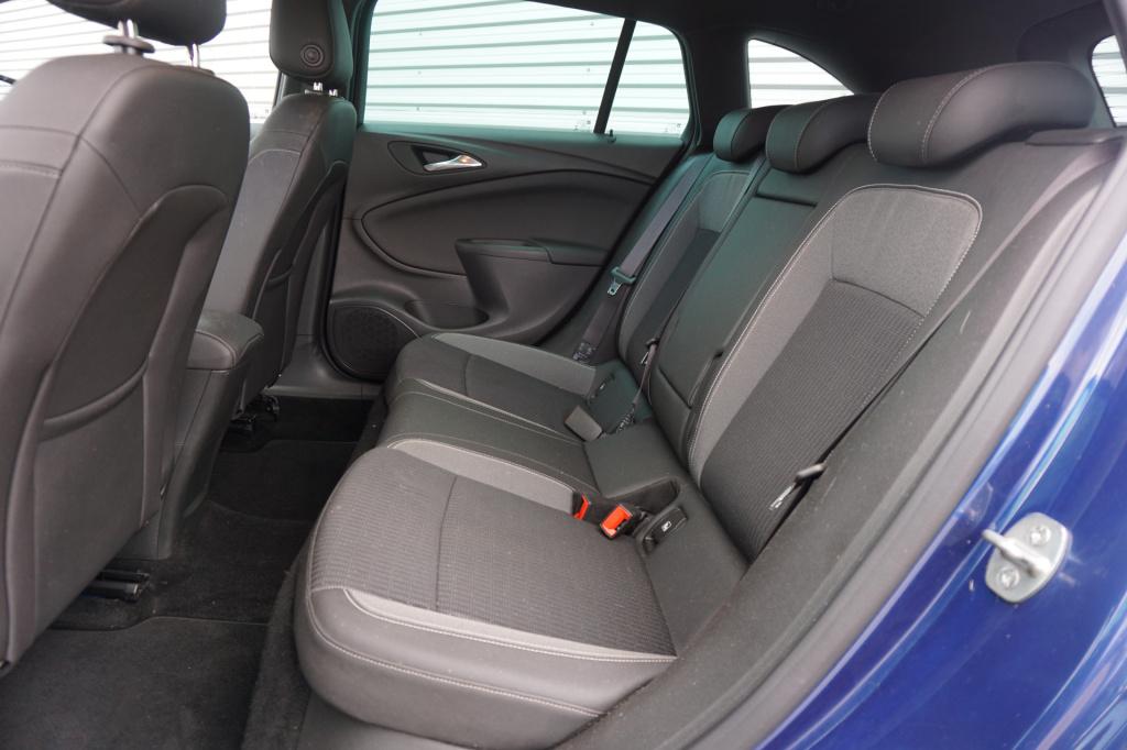 Opel Astra sports tourer 1.2 elegance airco / navi / cruise / camera / park