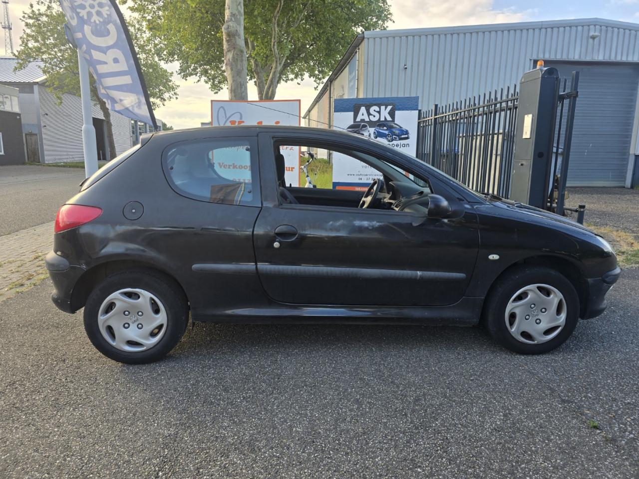 Peugeot 206 1.1