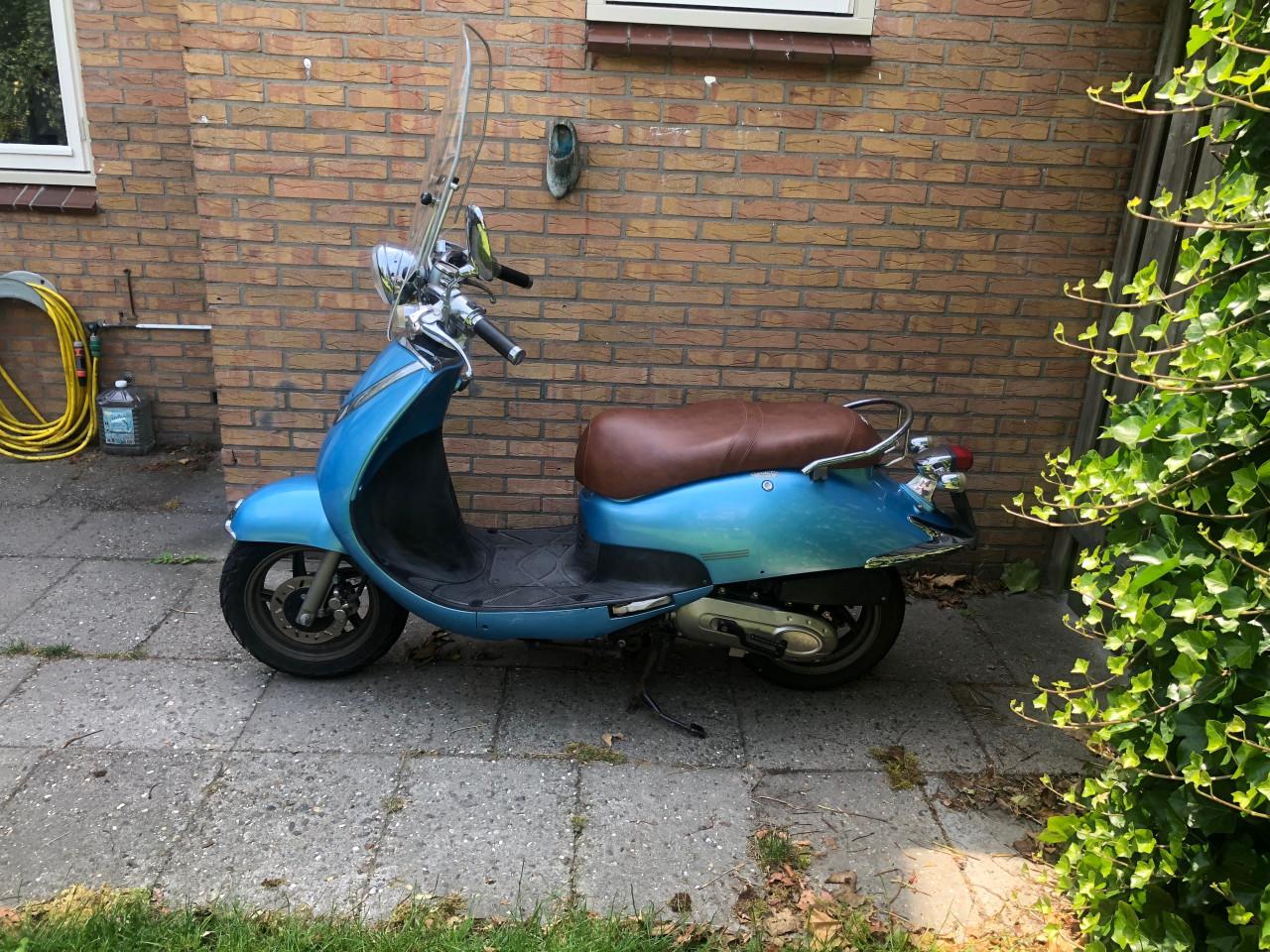 Sym Retro Snorscooter weinig km