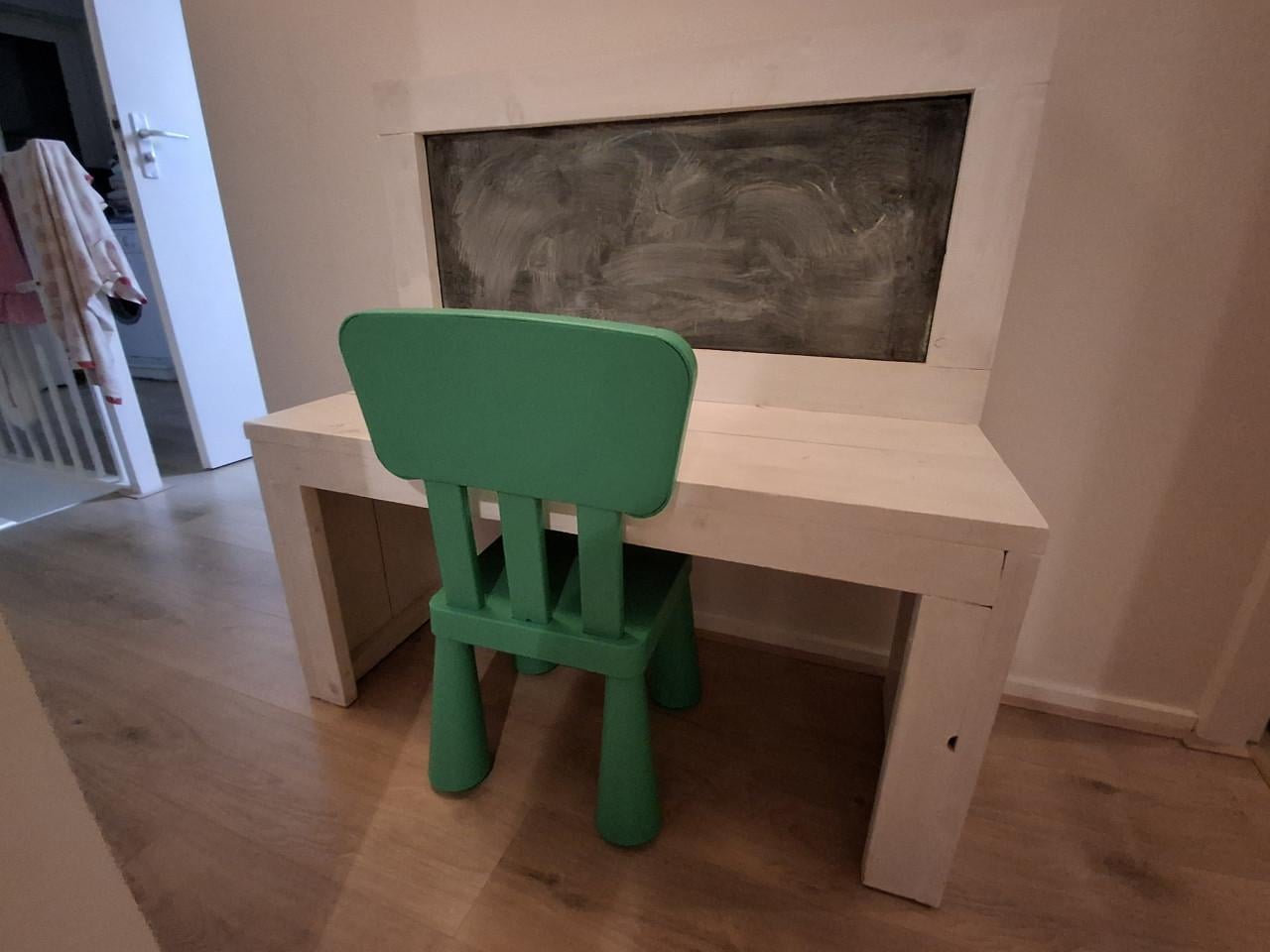 Kinderbureau met stoeltje
