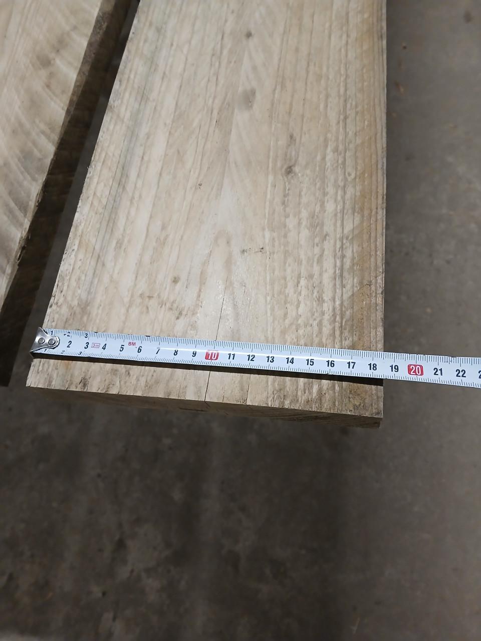 7 lange dikke tuinhout planken geïmpregneerd hout totaal 29 meter.