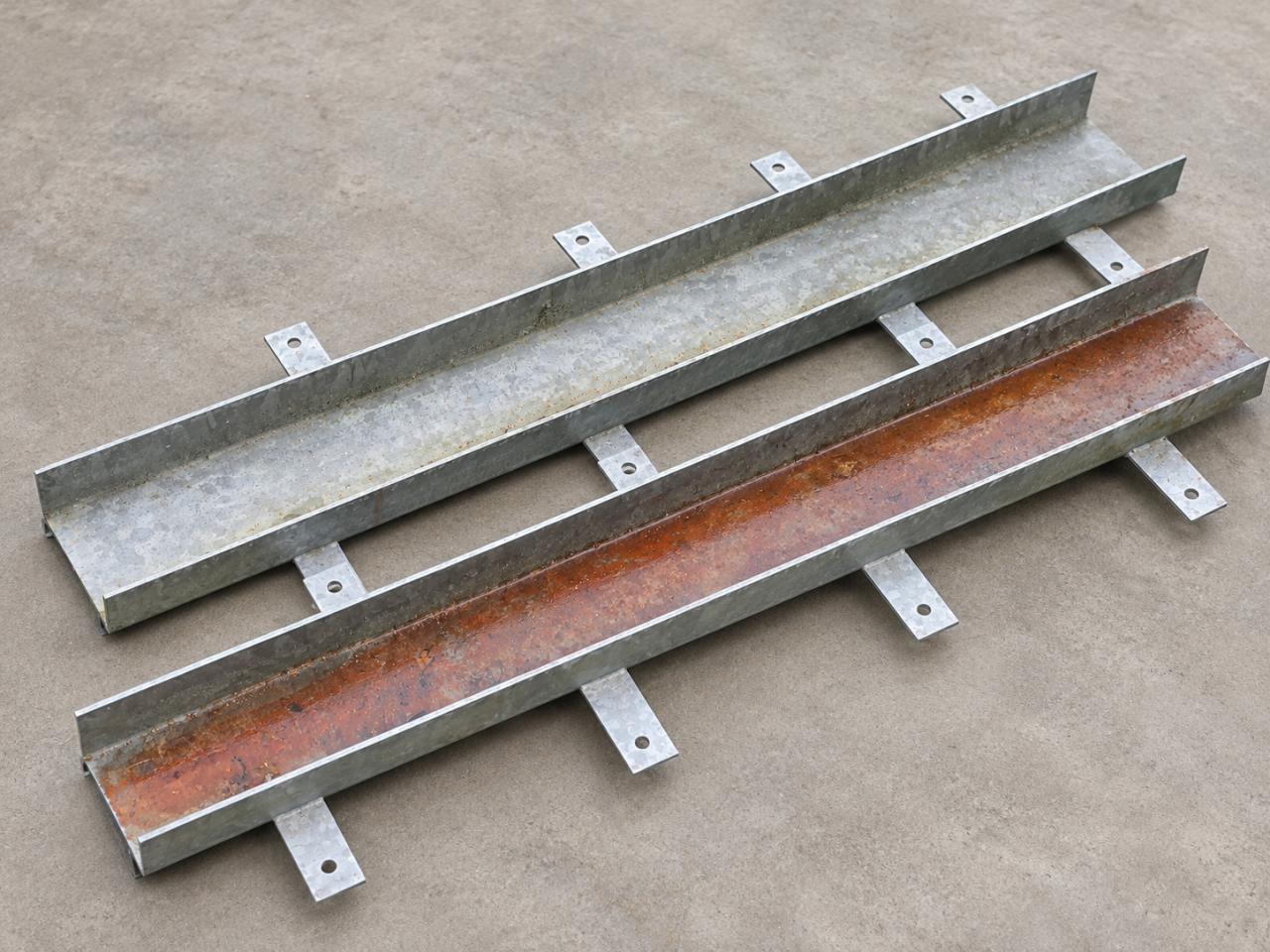 Zware verzinkte stalen U-goot 1x 4,5m + 1x 6m lang.4mm dik