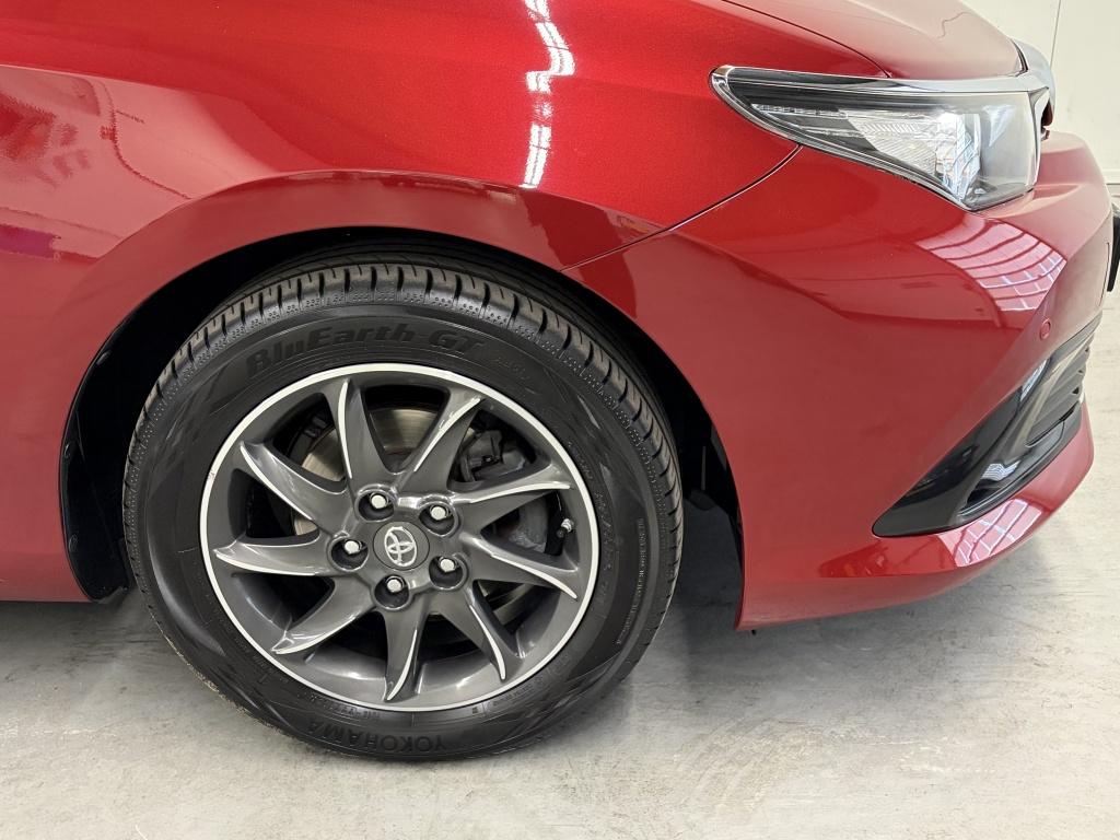 Toyota Auris 1.2t volcano edition