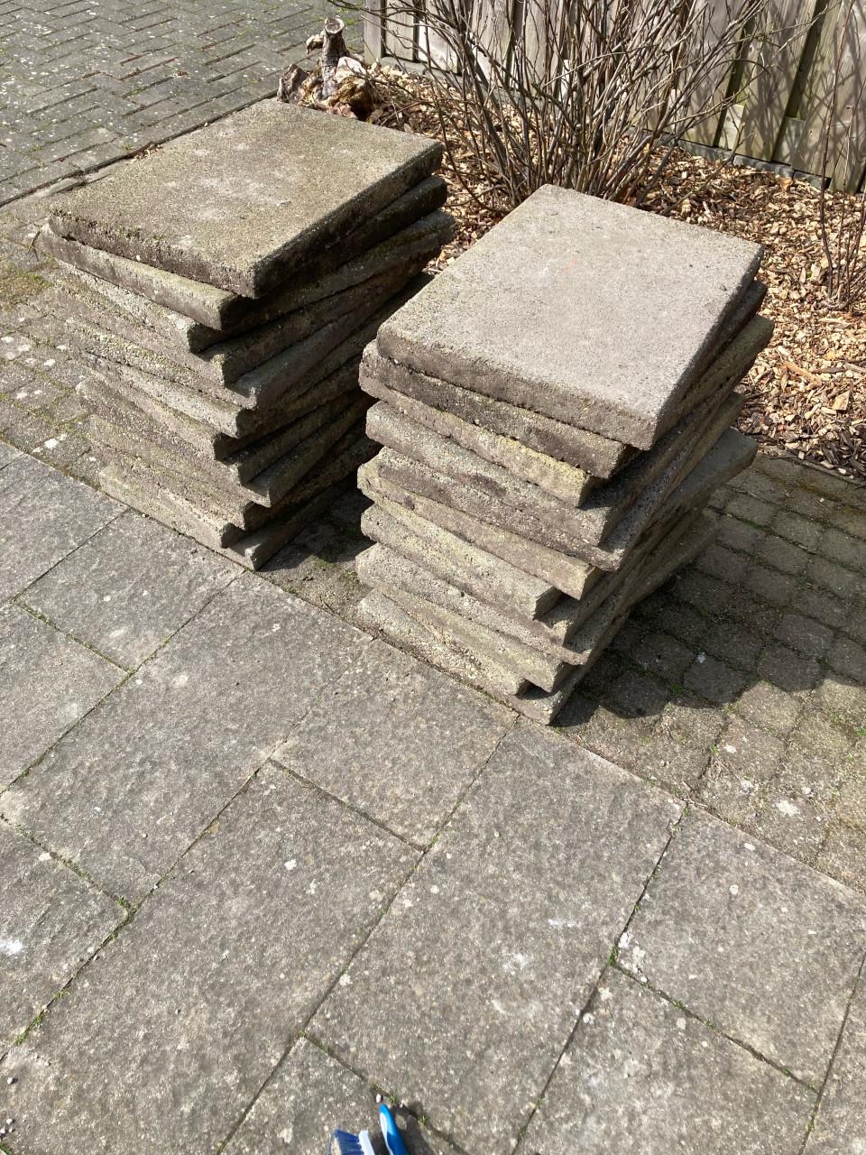Ruilen: 24 betontegels 60x40x4