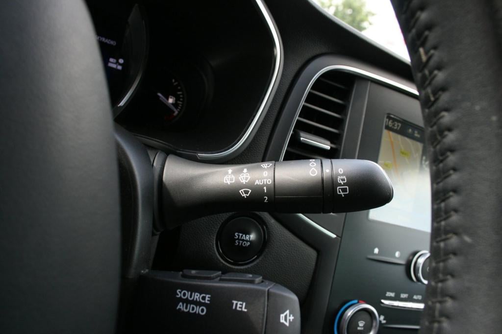 Renault Megane 1.3 tce limited / trekhaak / navi / pdc / keyless